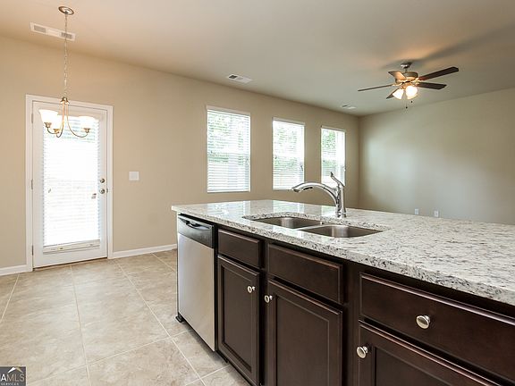 4th image of 107 Bradford Ct