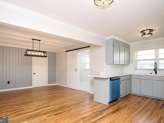 5th image of 110 Springdale Dr