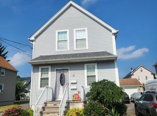 338 3rd St, Saddle Brook, NJ 07663
