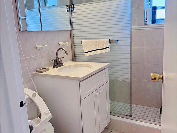 4th image of 138-29 Jewel Ave #3D