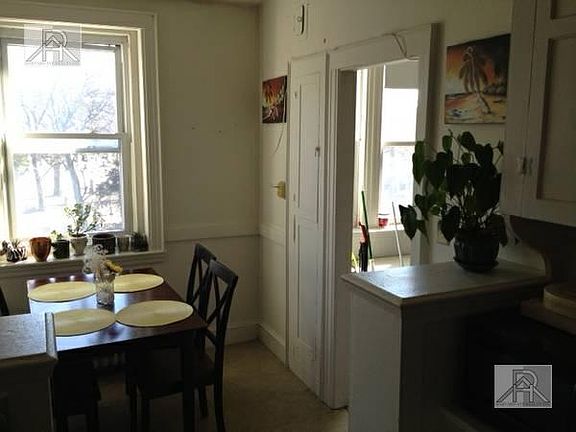 4th image of 2045 Commonwealth Ave APT 3
