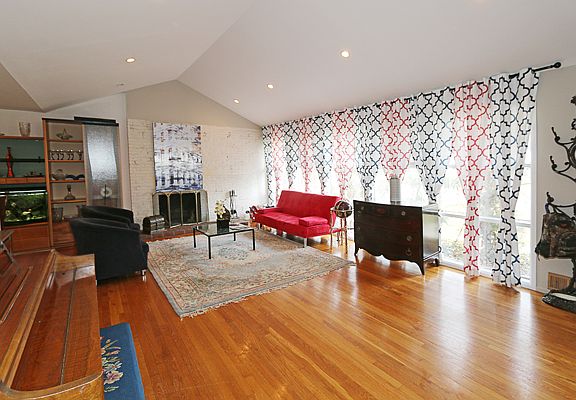 5th image of 15 Oakdale Ln