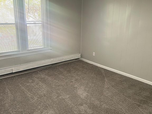 4th image of 1005 Broadway St