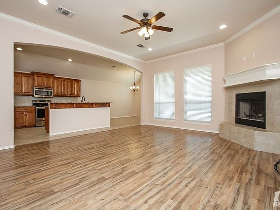 2nd image of 3938 Caroline Ln