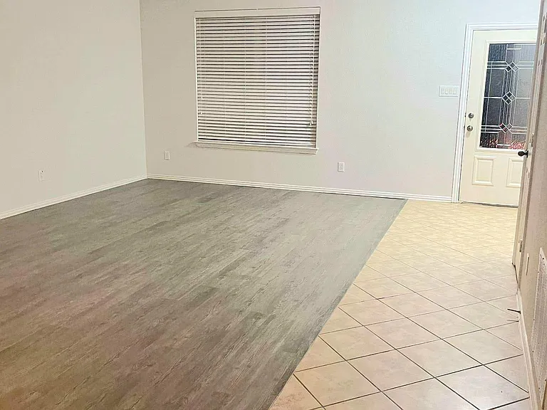 1521 Stanford Dr — Photo 3