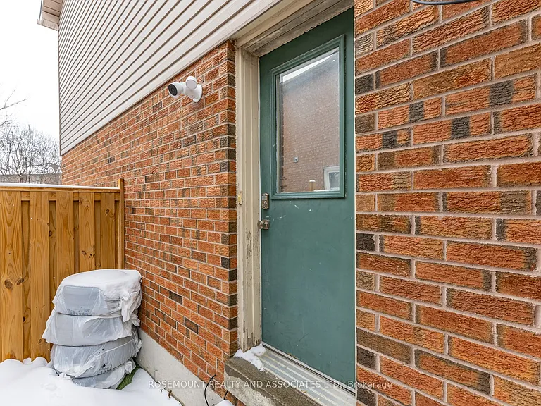 224 Wilcroft Ct — Photo 2