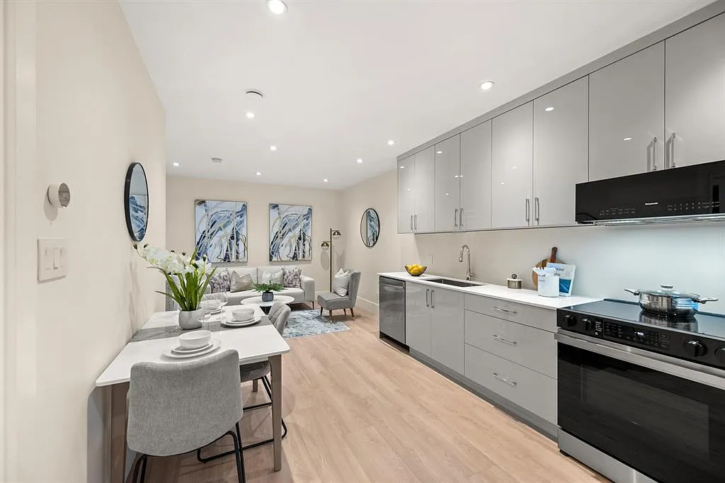 2 bed, 750 sqft, $2,700 — Photo 4