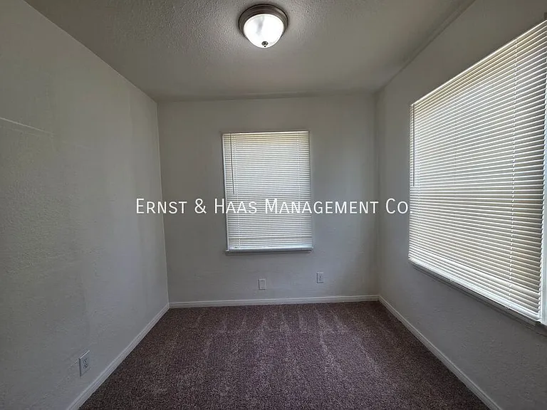 2035 Pine Ave #7 — Photo 12