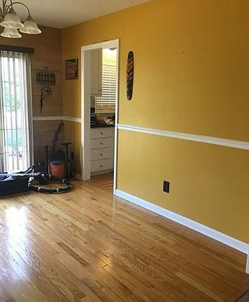 4th image of 918 Caroline Cir