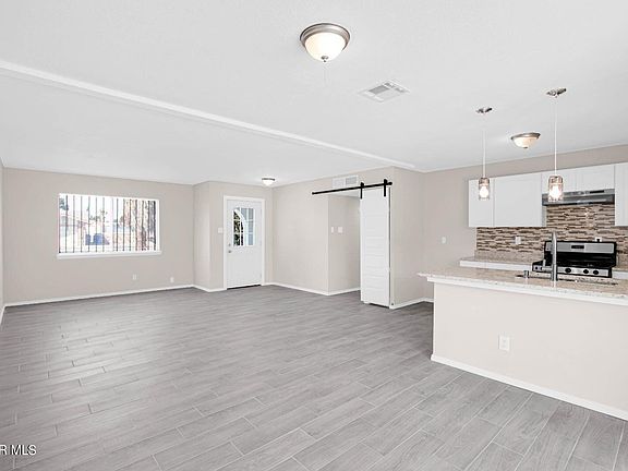 3rd image of 11524 Meadowbrook Dr