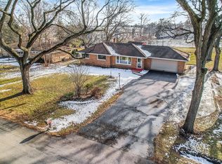 21W051 Woodview Dr, Itasca, IL 60143