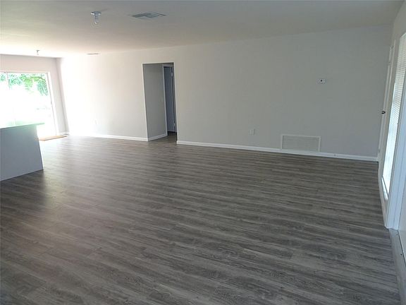 5th image of 10430 NW 24th Court