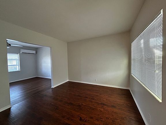 2nd image of 1121 Beach Dr NE #C-2