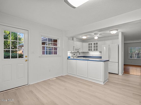 4th image of 3309 Ashley Circle