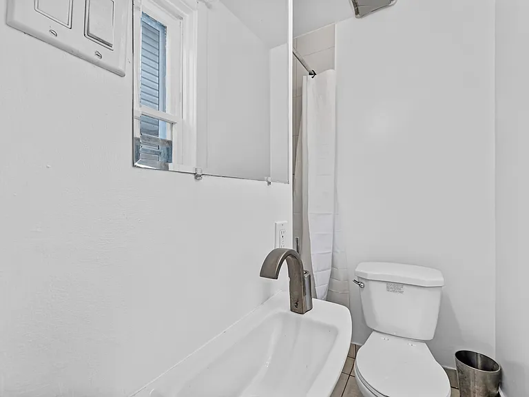 240 Blackburn Ave — Photo 70