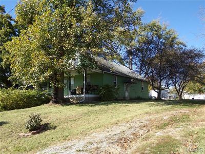 61 W Main St, Oakdale, IL, 62268