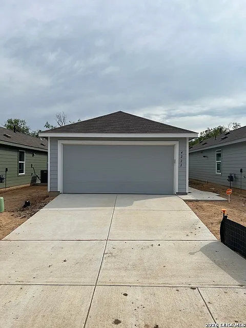 3 bed, 2.0 bath, 1216 sqft, $1,525 — Photo 2
