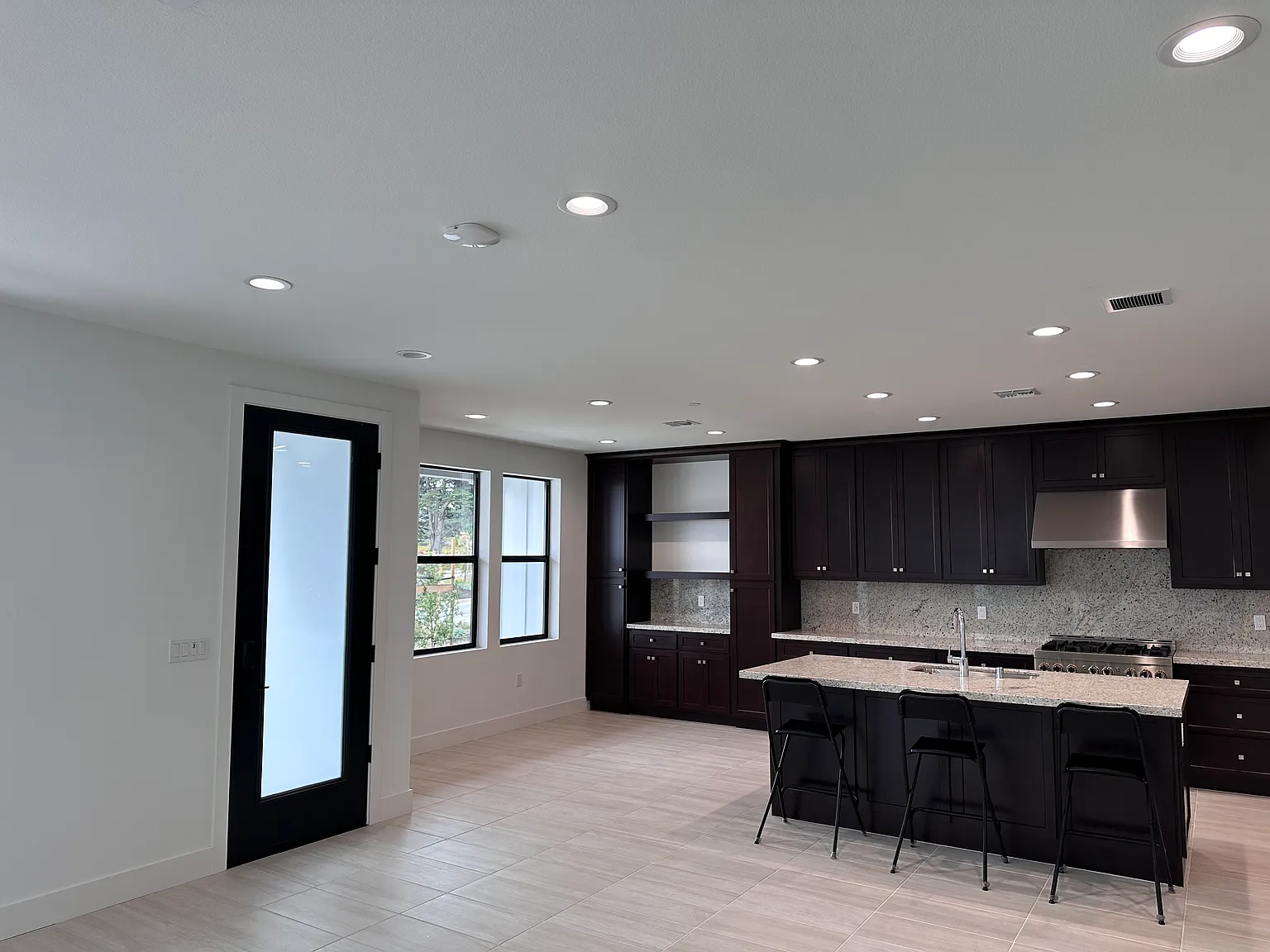 4 bed, 2300 sqft, $5,250 — Photo 4
