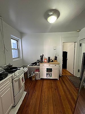 4th image of 64 Thompson St APT 25