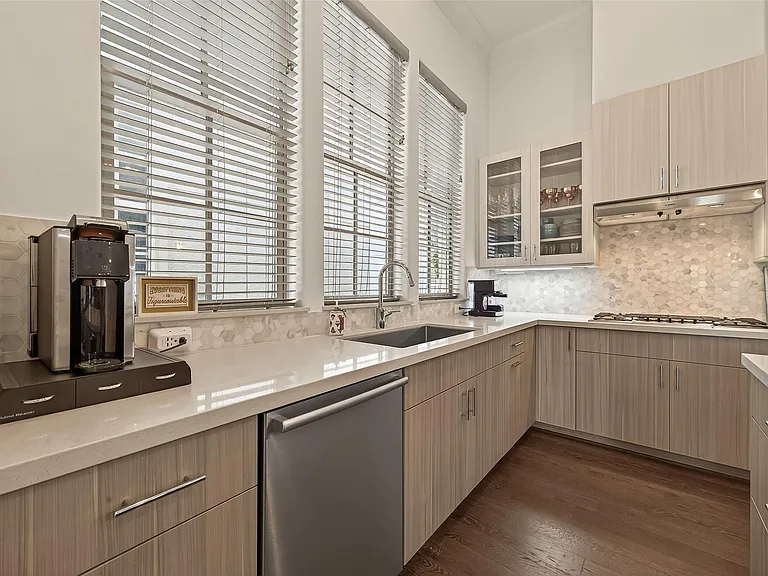 2506 McKinney St — Photo 21