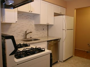 324 Wood Mill Dr #324, East Windsor, NJ 08512