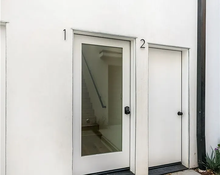 5044 Laurel Canyon Blvd — Photo 3
