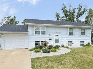 5904 Underwood Ave SW, Cedar Rapids, IA 52404