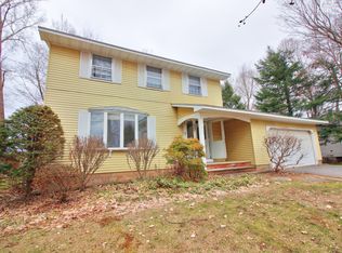209 Sheatree Ln, North Syracuse, NY 13212