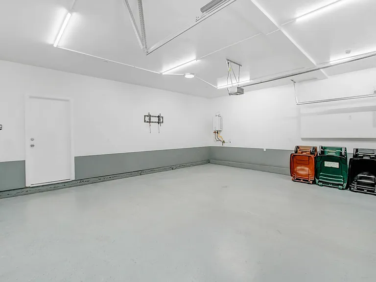 504 Villa Way — Photo 2