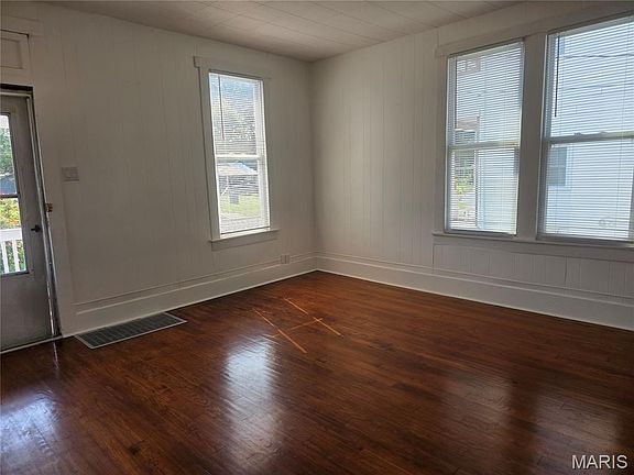 2nd image of 817 N Saint Louis St