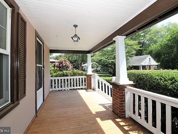 4th image of 202 Garden St #198