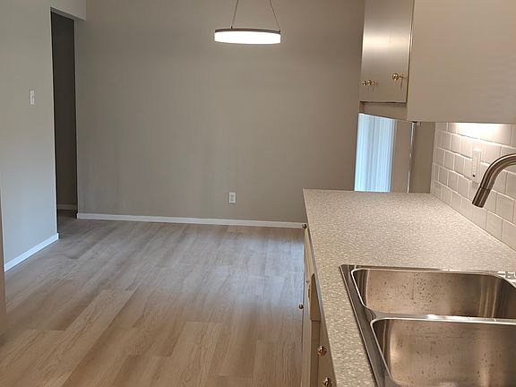 4th image of 1400 35th Ave