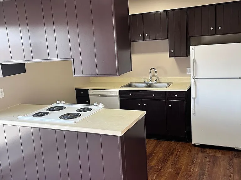 Bristol Square Apartments — Photo 106