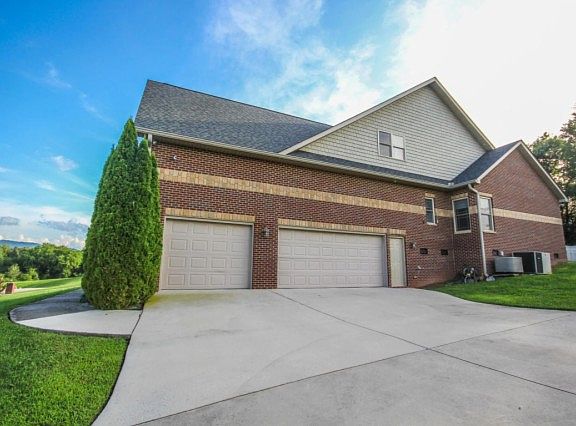 5th image of 4023 Walland Gap Dr