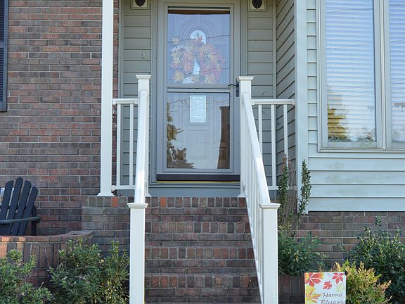 4th image of 121 Oak Hill Dr
