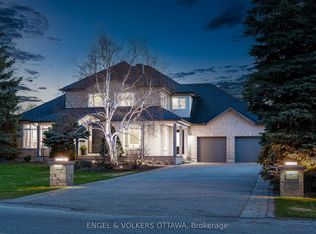 32 Barcham Cres, Ottawa, ON K2J 3Z7