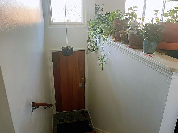 3rd image of 543 Ventura Ct