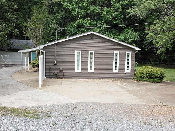 3rd image of 279 Posey Dr