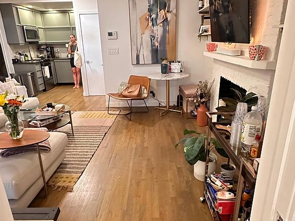 4th image of 246 10th Ave APT 4B