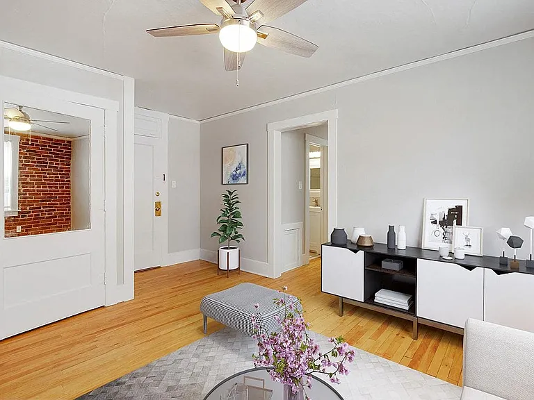 960 Pearl St — Photo 2