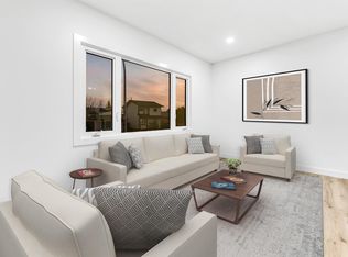 4616 32nd Ave NW, Edmonton, AB T6L 4X9