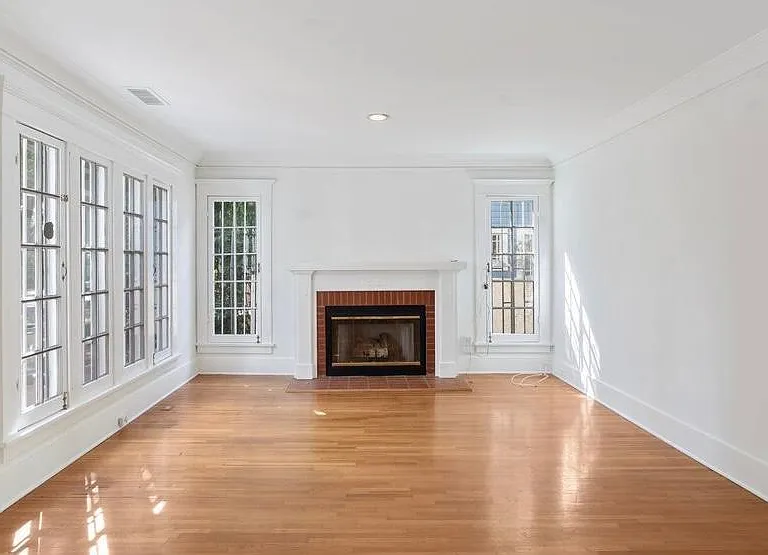 417 N Windsor Blvd — Photo 3
