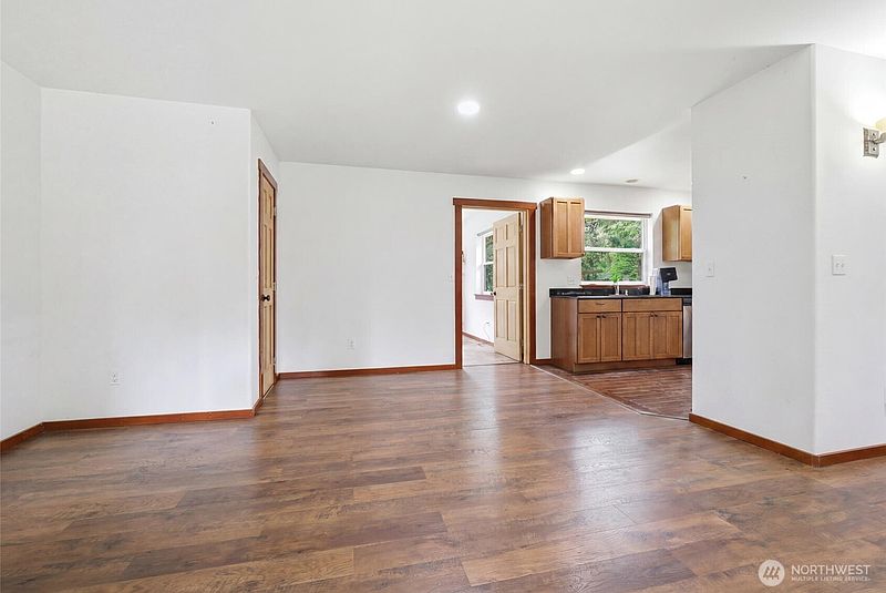 4th image of 4342 Herring Street