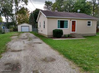 90 Peony St SW, Grand Rapids, MI 49548