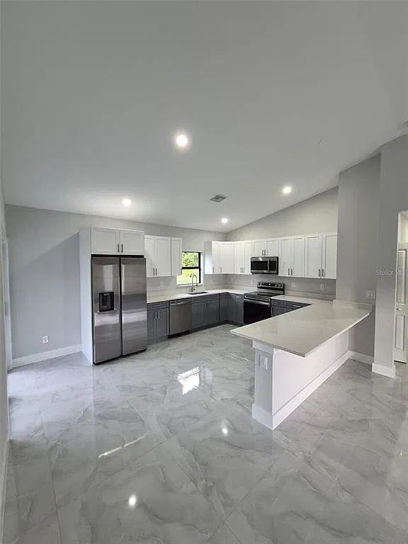 3 bed, 2.0 bath, 1100 sqft, $1,700 — Photo 4