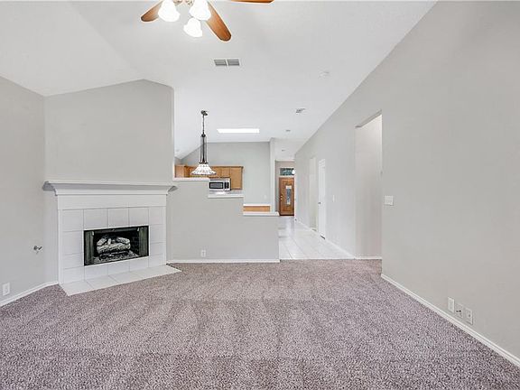 3rd image of 4640 Parkmount Dr