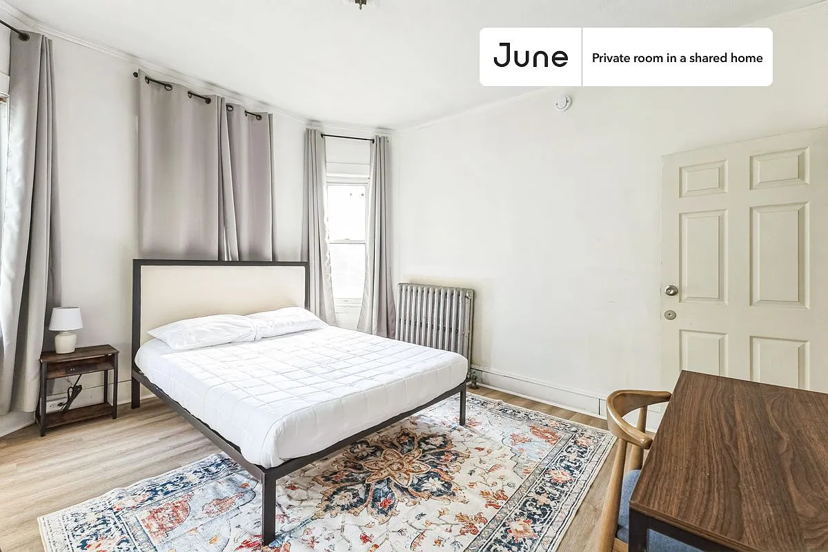 Queen bedroom in 5 bed/1 bath home in Harvard Square (Cambridge) #1808 A — Photo 2