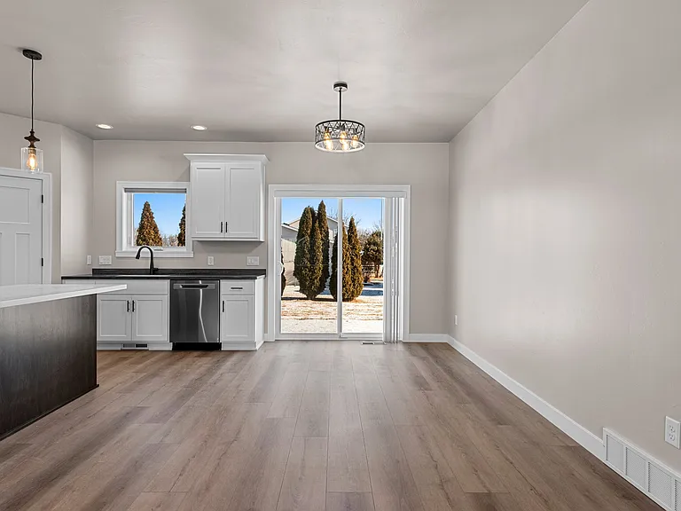 340 Rainbow Ct — Photo 26