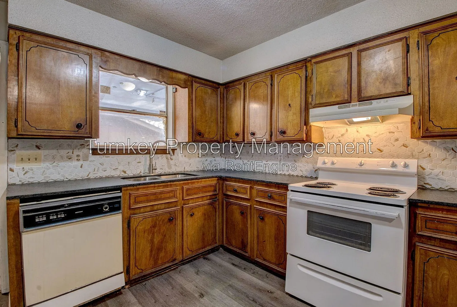 2 bed, 1.5 bath, 1036 sqft, $1,045 — Photo 3