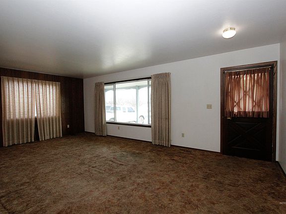 4th image of 2730 Grandview Dr